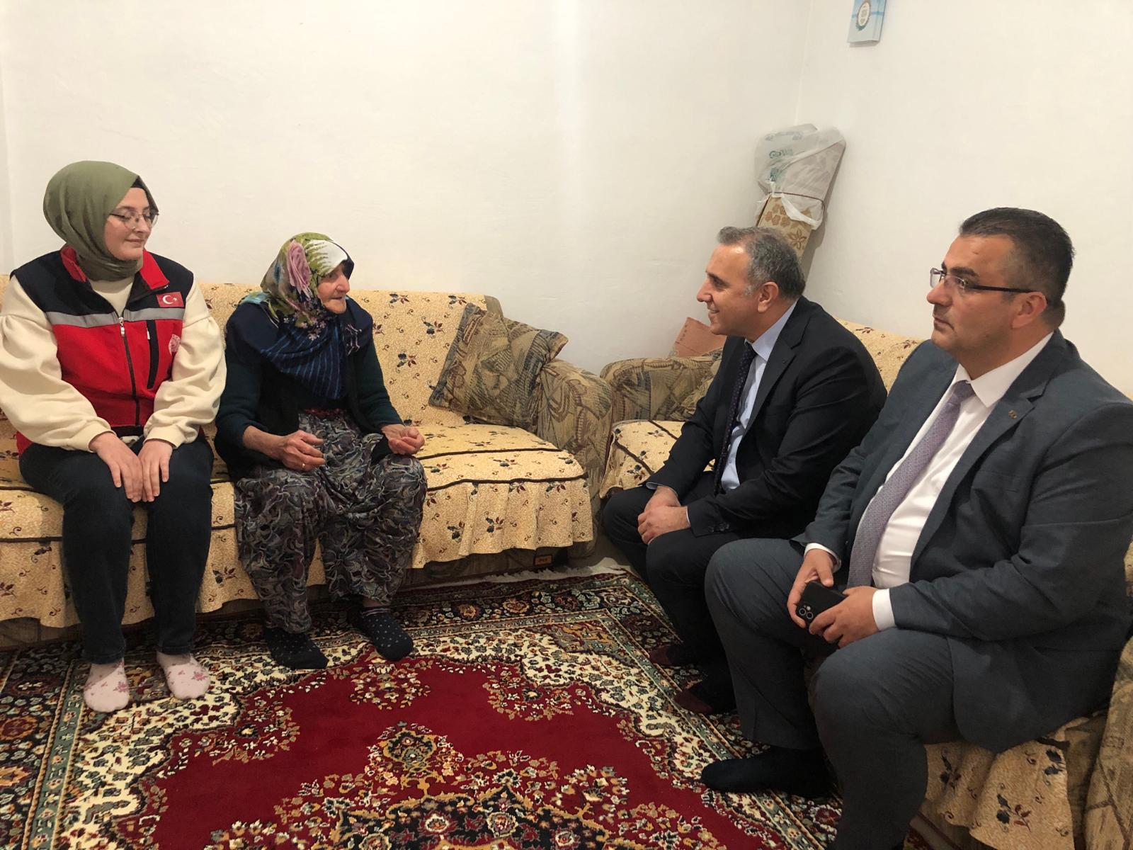 18 - 24 Mart #YaşlılaraSaygıHaftası vesilesiyle, ilimizde yaş almış büyüklerimizi İl Müdürümüz ile birlikte ziyaret ettik.