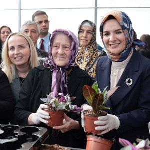 Aile ve Sosyal Hizmetler Bakanımız Göktaş, Adana’da huzurevi sakinleri ve kadınlarla buluştu - fotoğraf 2