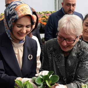 Aile ve Sosyal Hizmetler Bakanımız Göktaş, Adana’da huzurevi sakinleri ve kadınlarla buluştu - fotoğraf 3
