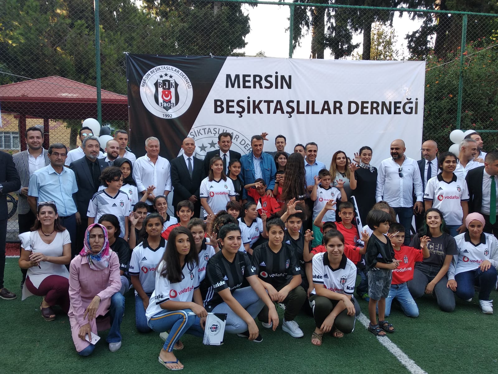 Beşiktaş Kulüp Başkanı Fikret ORMAN,Mersin Çocuk Evleri Sitesi 'nde Kalan Çocuklarımızla Buluştu
