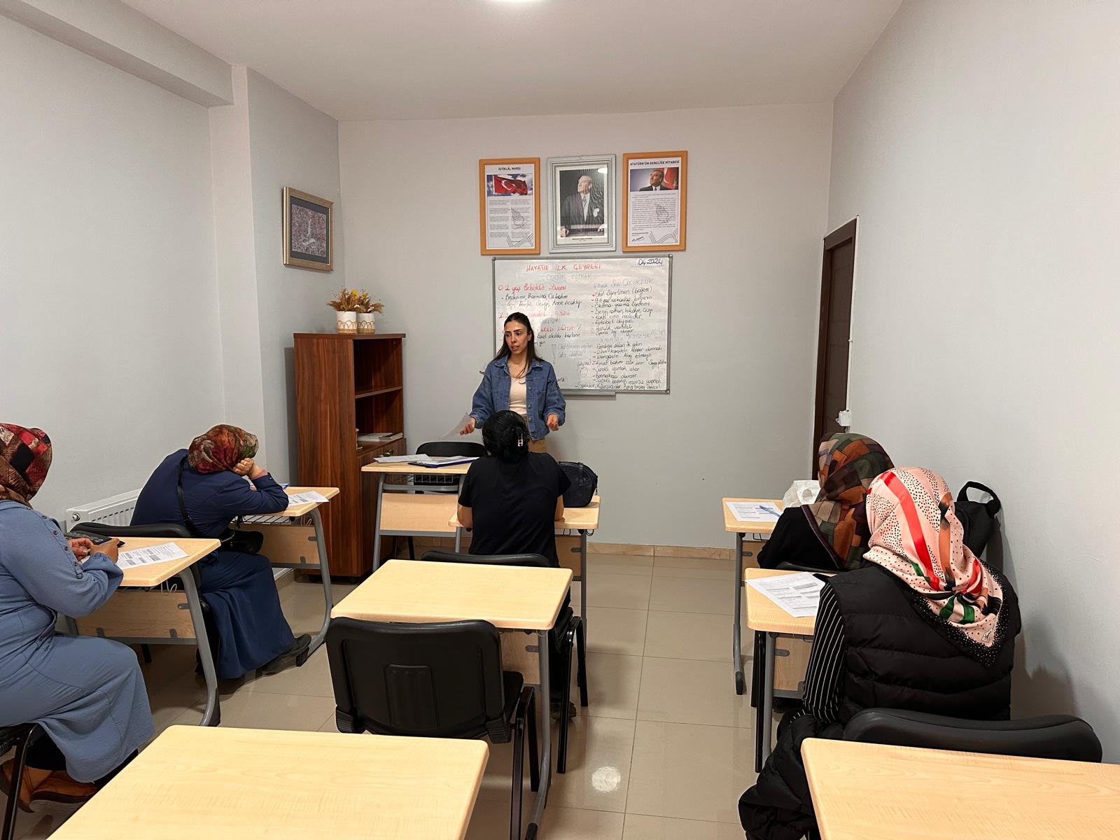 #MerzifonSHM, #ADM Aile Destek Merkezi kursiyerlerine " Çocuklarda Mahremiyet" konulu eğitim verildi.