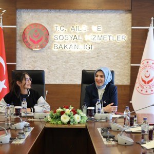 Aile ve Sosyal Hizmetler Bakanımız Göktaş, koltuğunu şehit kızı Elif Naz’a devretti - fotoğraf 3