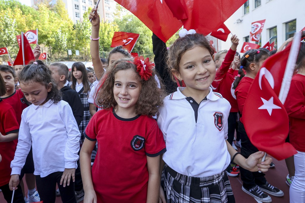 ‘Geleceğin Dünyasında Çocuk ve Çocukluk’ temasıyla ilk kez Çocuk Zirvesi Düzenlenecek