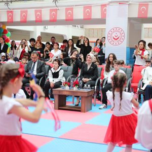 Aile ve Sosyal Hizmetler Bakanımız Göktaş Türkiye’de misafir edilen savaş mağduru çocuklarla bir araya geldi - fotoğraf 3