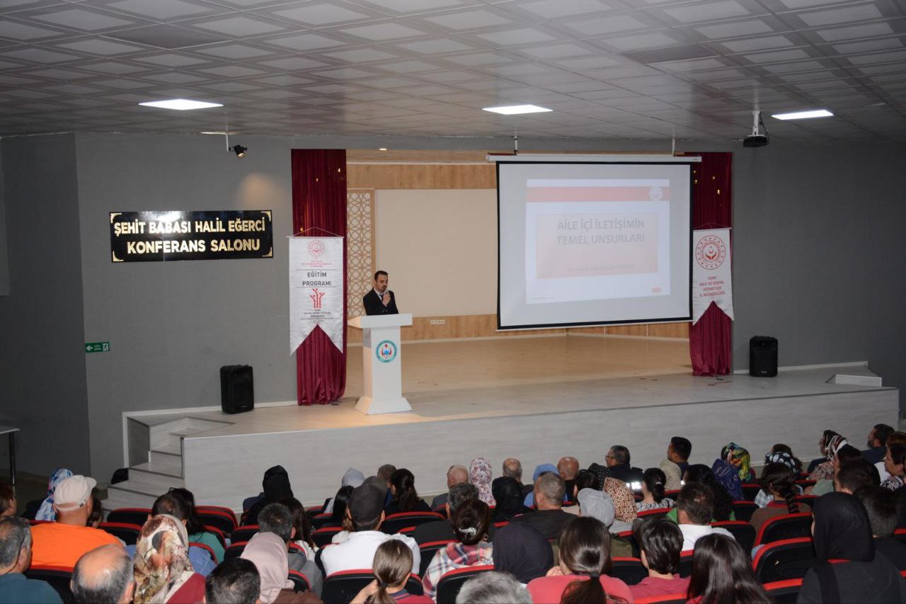 "AİLE İÇİ İLETİŞİMİN TEMEL UNSURLARI" VE "EVLİLİK ÇATIŞMASINA SEBEP OLAN FAKTÖRLER VE ÇÖZÜM ÖNERİLERİ" İÇERİKLİ SUNUM GERÇEKLEŞTİRİLDİ