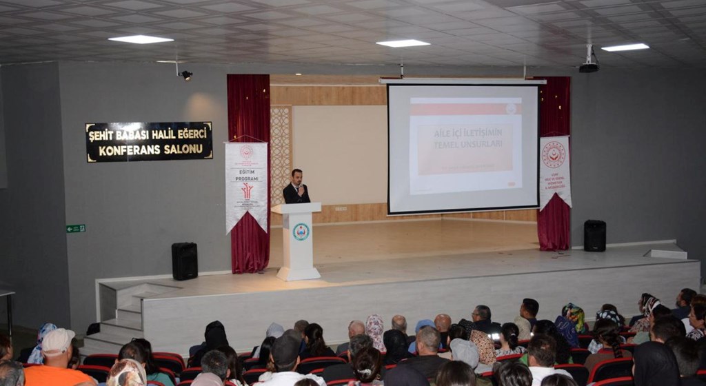 "AİLE İÇİ İLETİŞİMİN TEMEL UNSURLARI" VE "EVLİLİK ÇATIŞMASINA SEBEP OLAN FAKTÖRLER VE ÇÖZÜM ÖNERİLERİ" İÇERİKLİ SUNUM GERÇEKLEŞTİRİLDİ