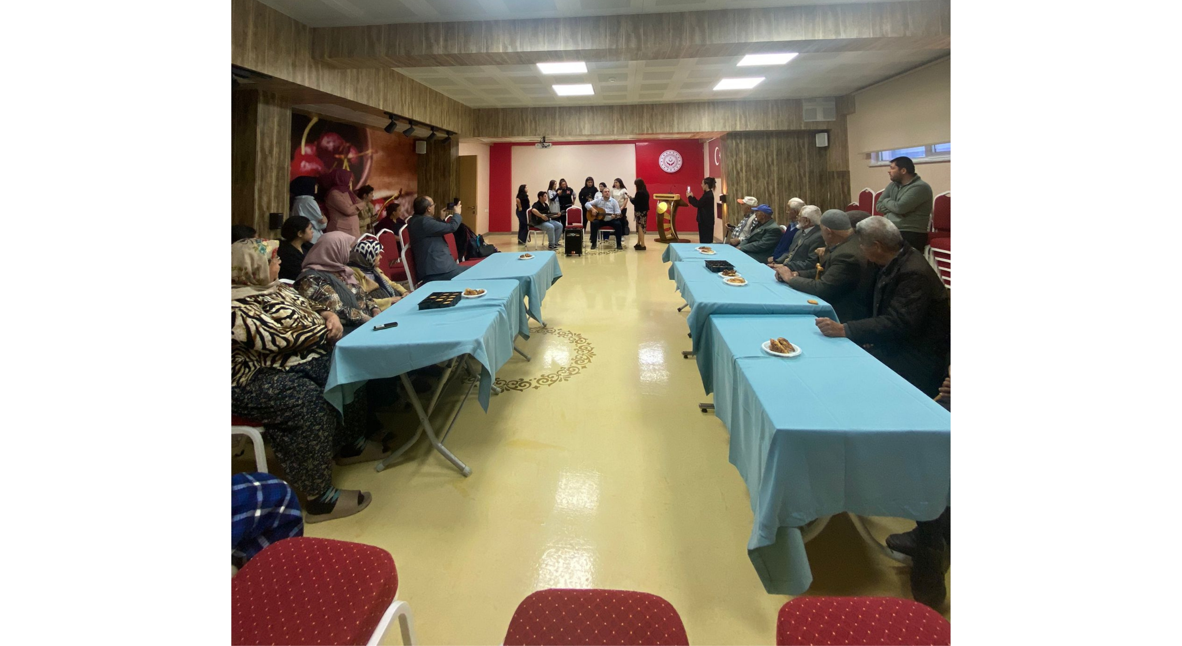 LİSE ÖĞRENCİLERİNDEN YAŞLILARIMIZA ZİYARET