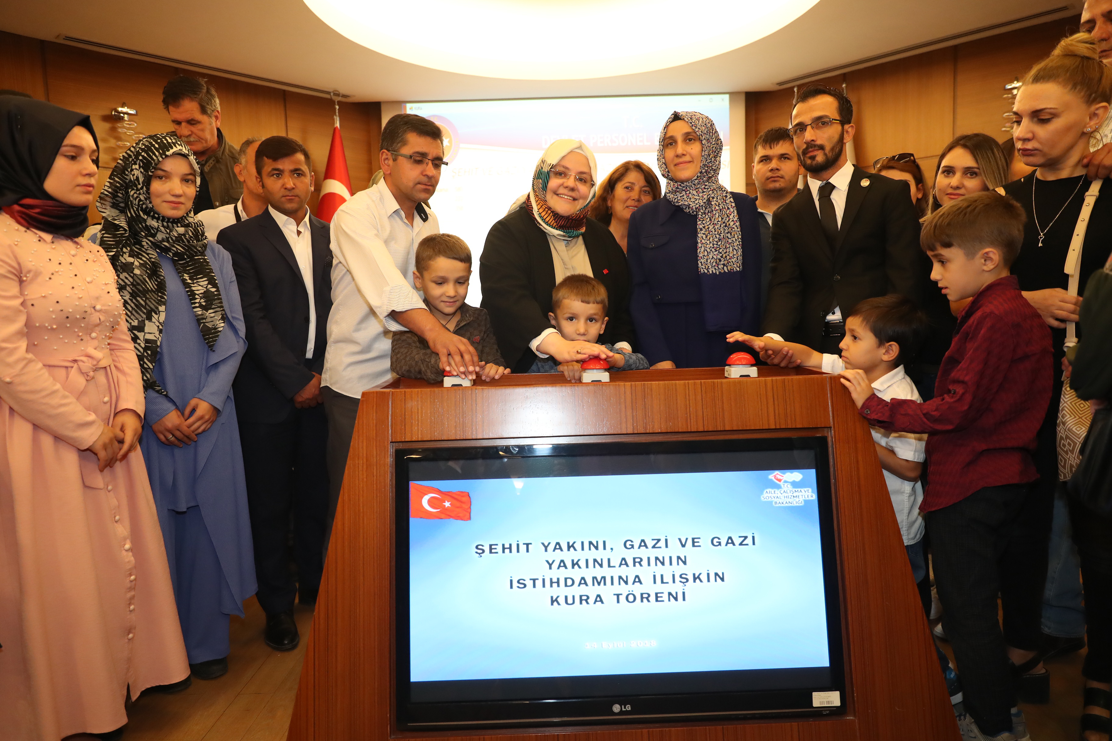 Bakan Selçuk'un Katıldığı Törenle 580 Şehit Yakını, Gazi ve Gazi Yakınının Ataması Gerçekleştirildi