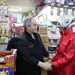Aile ve Sosyal Hizmetler Bakanımız Göktaş, Brüksel'de çalıştığı aile marketinde 24 yıl sonra yeniden kasaya geçti - fotoğraf 2