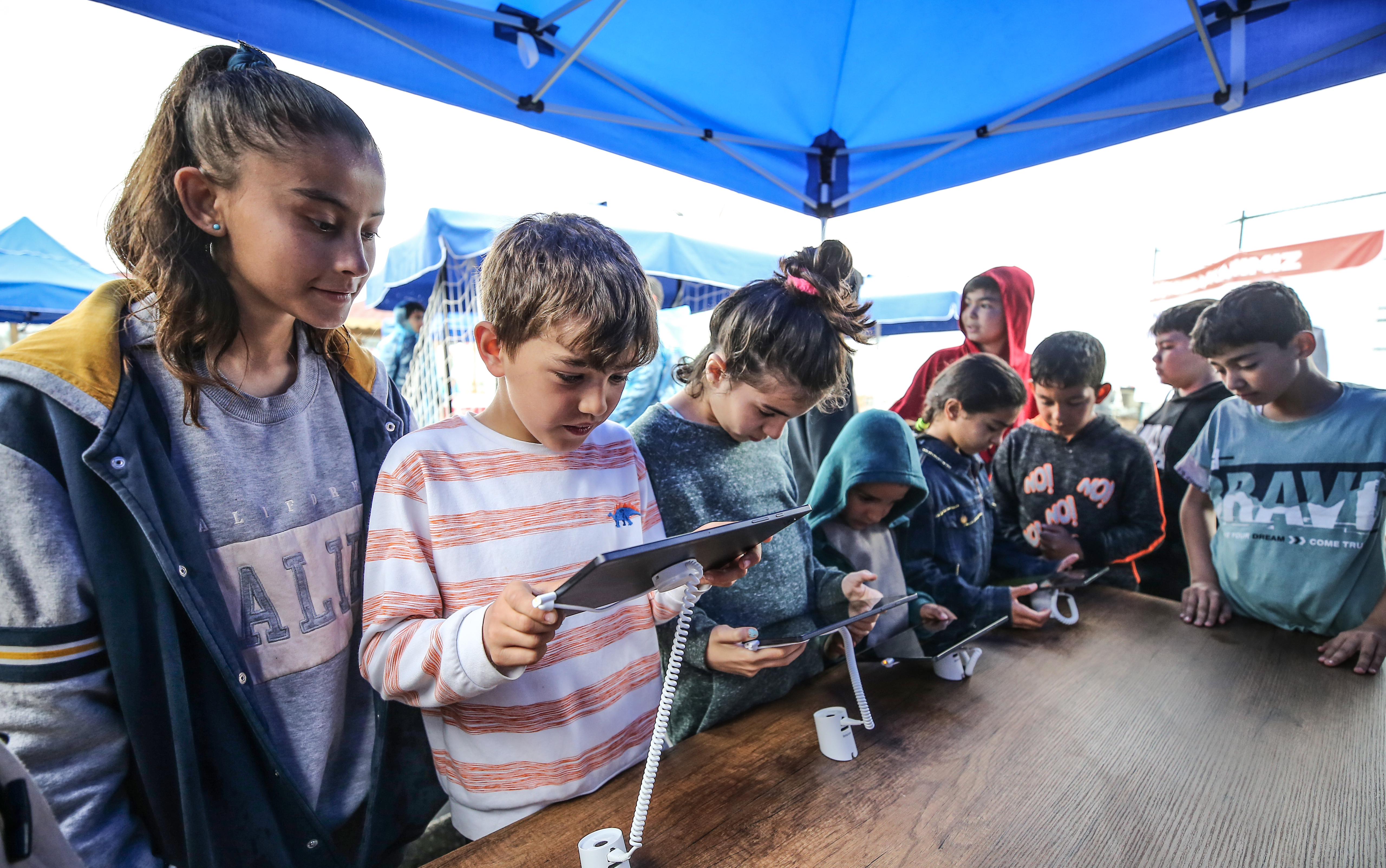Aile ve Sosyal Hizmetler Bakanımız Göktaş: “Ailelere siber zorbalık, dijital suçlar gibi dijital ortamdaki olası risklere karşı koruyucu eğitim çalışmalarını artıracağız”