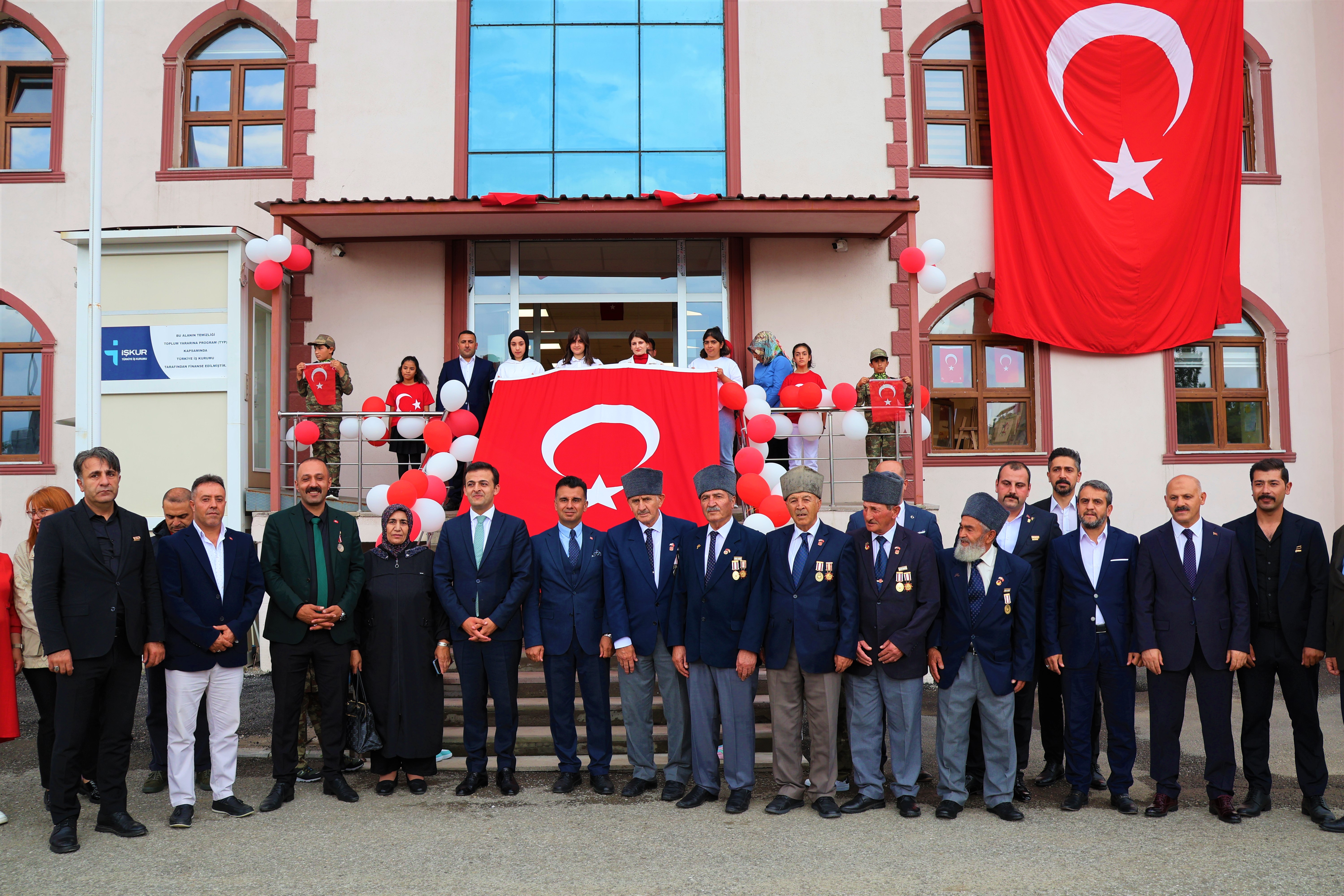 15 Temmuz Demokrasi ve Milli Birlik Gününde Korunma ve Bakım Altındaki Çocuklarımızın Demokrasi Nöbeti Programı