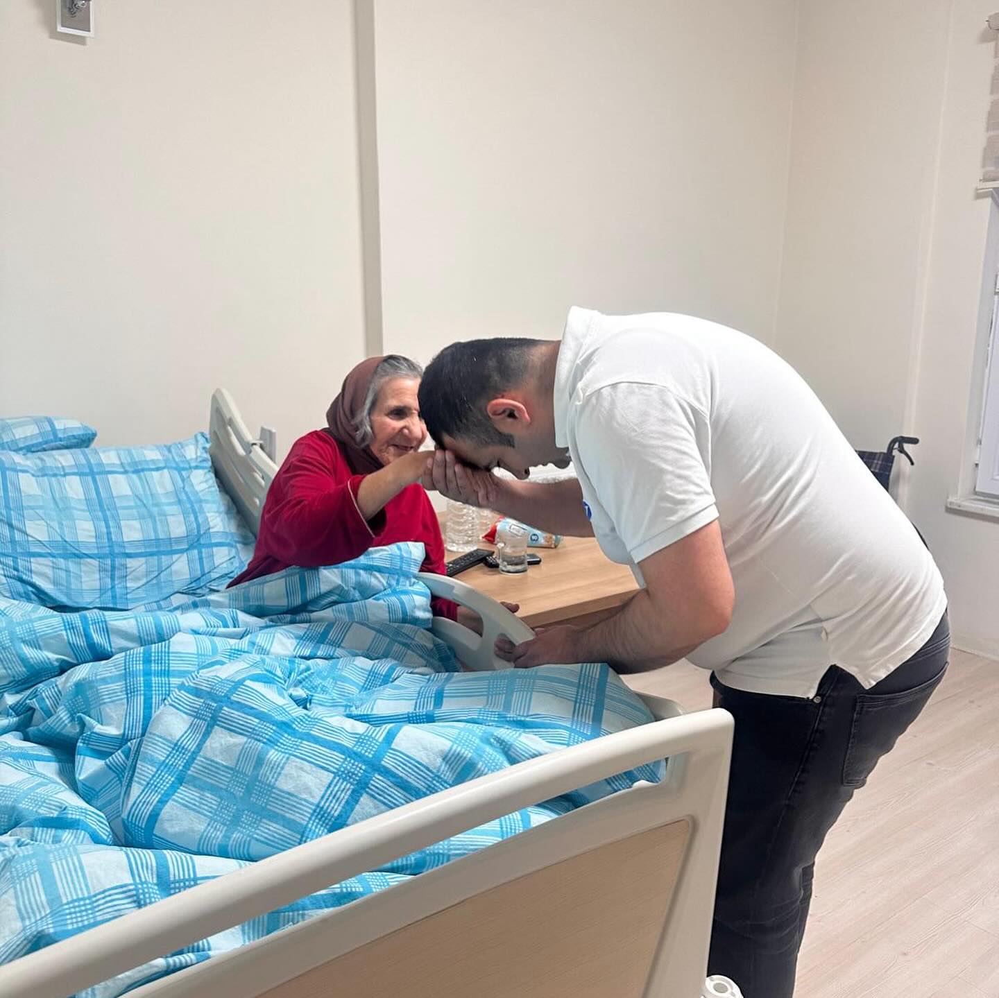 İl Müdürümüzden ,Huzurevimizde kalan ulu çınarlarımıza ziyaret