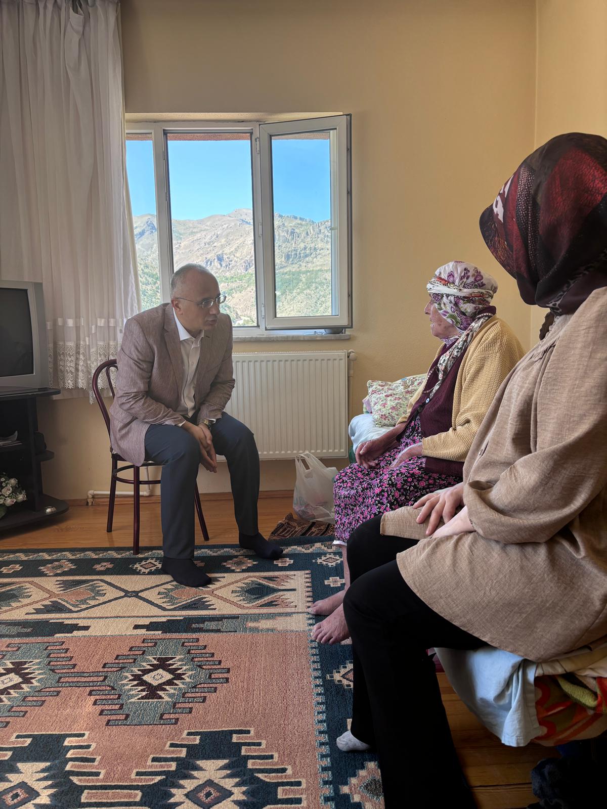 "Ayşe Zengin Teyzemize Aile ve Sosyal Hizmetler İl Müdürlüğü'müzden Destek Ziyareti"