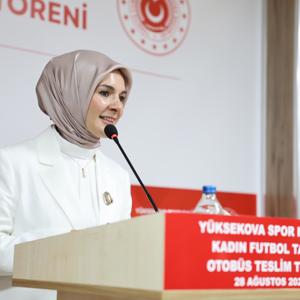 Bakanımız Göktaş Yüksekova Spor Kulübü Kadın Futbol Takımı Otobüs Teslim Töreni’ne Katıldı - fotoğraf 3