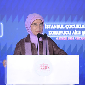 Emine Erdoğan Hanımefendi ve Bakanımız Mahinur Özdemir Göktaş Koruyucu Aileler ile Şenlikte Buluştu - fotoğraf 2