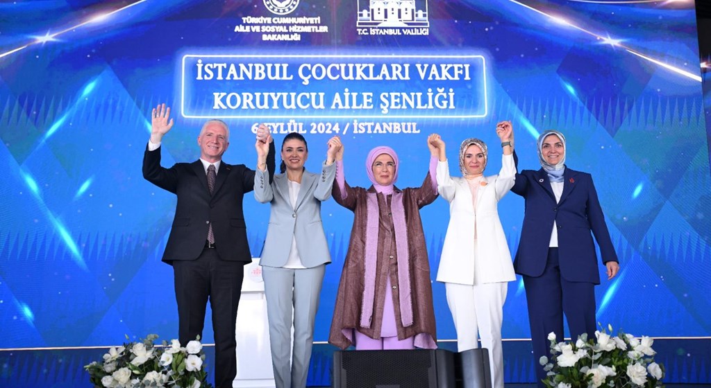 Emine Erdoğan Hanımefendi ve Bakanımız Mahinur Özdemir Göktaş Koruyucu Aileler ile Şenlikte Buluştu.