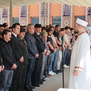Kahraman Kıbrıs Gazimiz Cemal Çaytarla Son Yolculuğuna Uğurlandı - fotoğraf 3