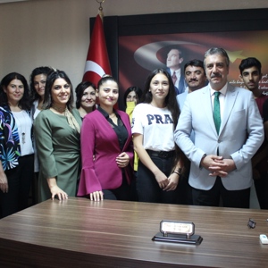 ‘‘Benim Rehberim’’ Programı Kapsamında, Gönüllü Rehberler ve Gençlerimiz İl Müdürlüğümüzde Bir Araya Geldiler - fotoğraf 2