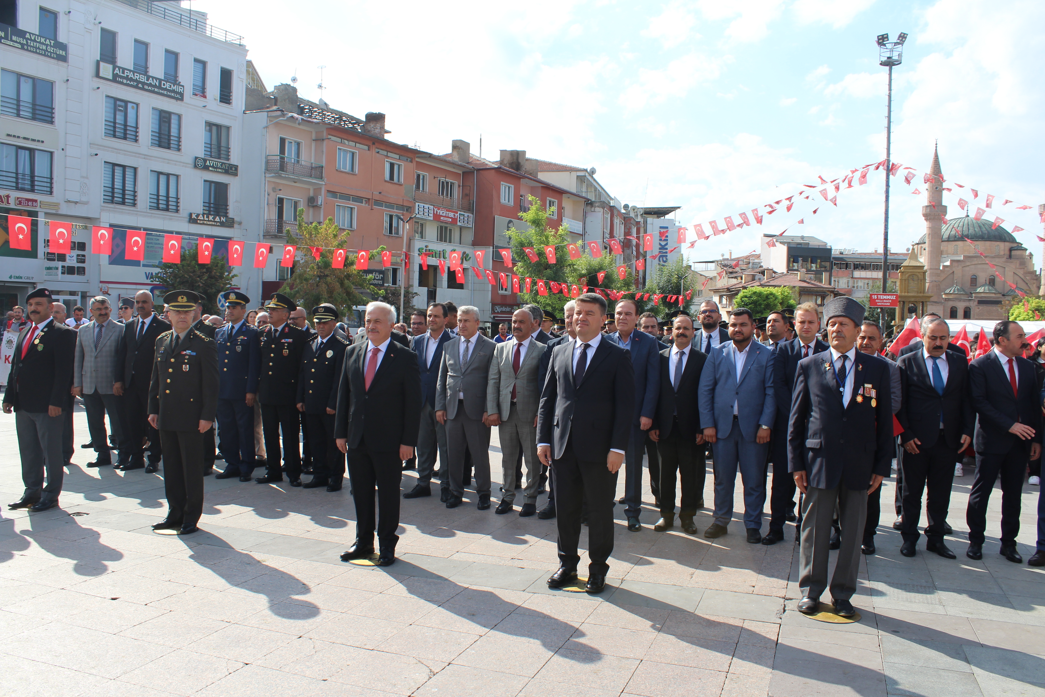 19 EYLÜL GAZİLER GÜNÜ ÇELENK SUNMA TÖRENİ DÜZENLENDİ.