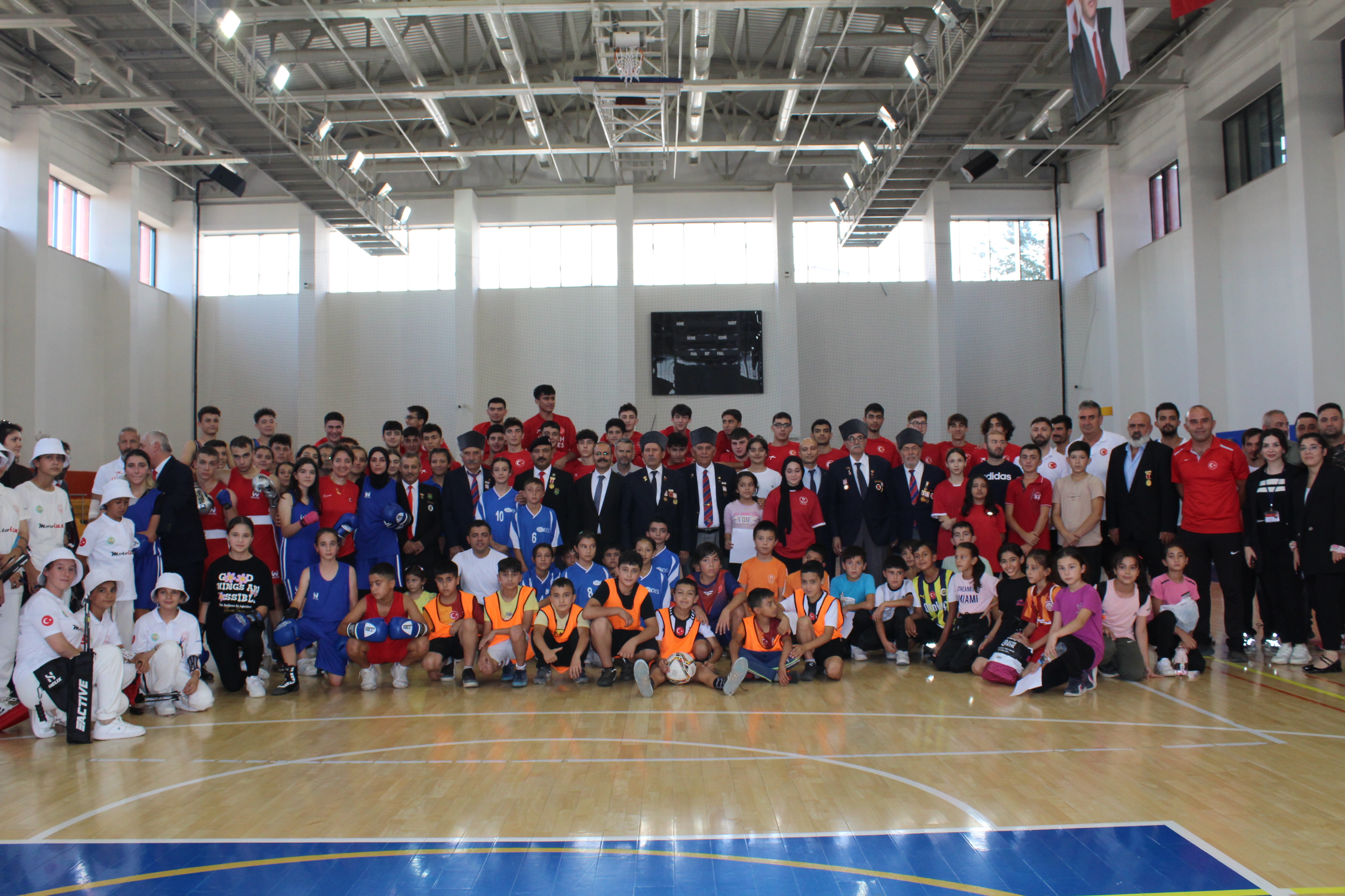 Kahramanlar Sahada,Kalbimiz Onlarla Etkinliği Düzenlendi.