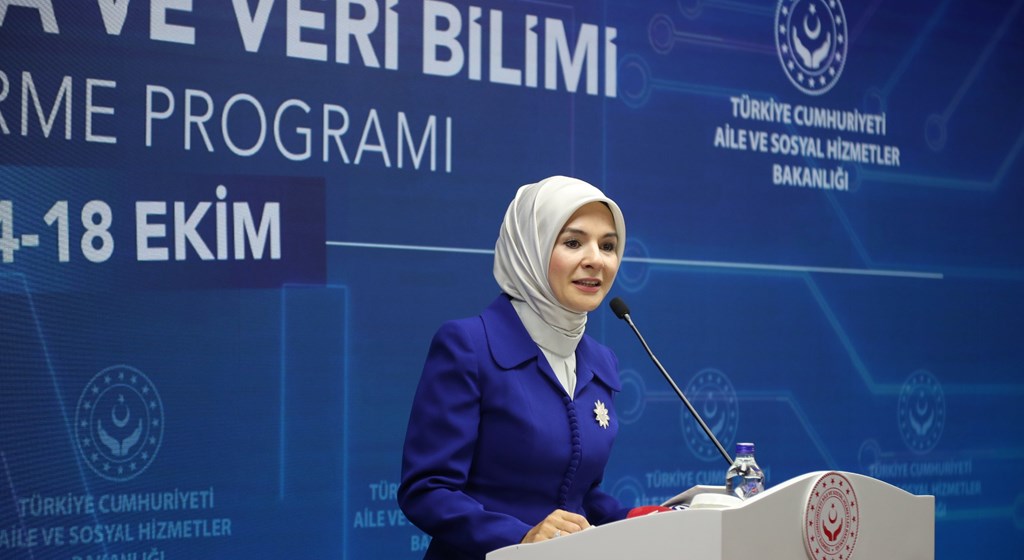Aile ve Sosyal Hizmetler Bakanımız Göktaş, Kadınlara Yönelik Yapay Zeka ve Veri Bilimi Geliştirme Programı'nda konuştu