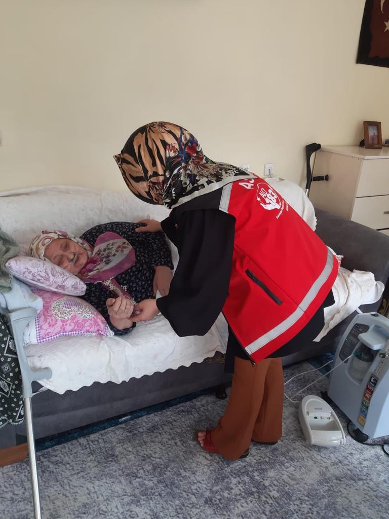 Bakanımız Göktaş: “Evlerinde bakılan tam bağımlı vatandaşlar ve aileleri için Evde Bakım Yardımı’nı hesaplara yatırmaya başladık”