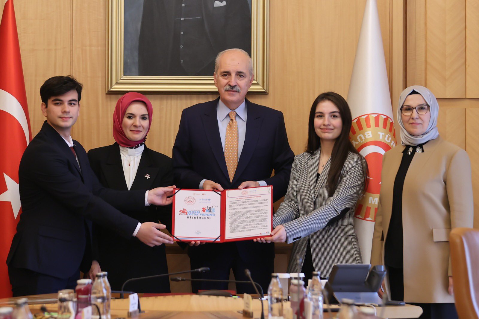 TBMM Başkanı Sayın Numan Kurtulmuş, Bakanımız Sayın Mahinur Özdemir Göktaş’ı ve çocuk temsilcileri kabul etti: