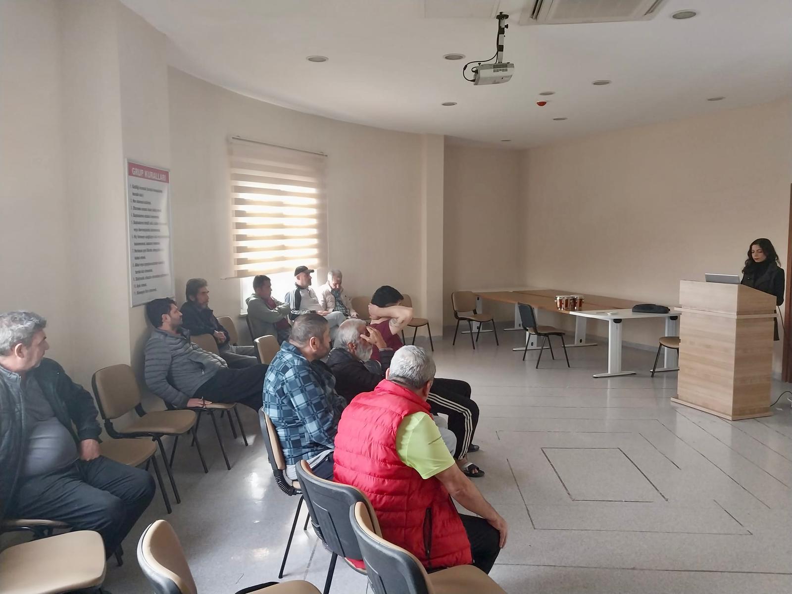 #yenişehirshm Müdürlüğümüz Şiddetle Mücadele Birimi tarafından AMATEM’de yatılı tedavisi devam eden kişilere   yönelik  '6284 Sayılı Kanun, Öfke Kontrol  konularında' eğitim düzenlendi.