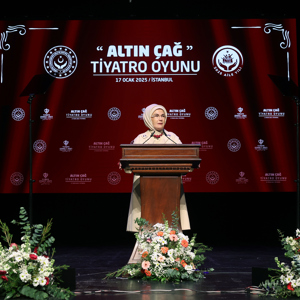Emine Erdoğan Hanımefendi ve Bakanımız Göktaş, devlet himayesindeki çocukların sahnelediği "Altın Çağ" oyununu izledi - fotoğraf 2