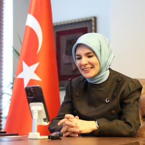 Bakanımız Göktaş'tan evlilik kredisiyle yuva kuran ve bebeklerini kucağına alan depremzede çifte tebrik telefonu - fotoğraf 1