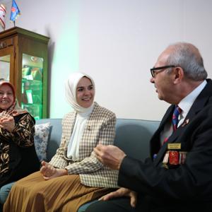 Aile ve Sosyal Hizmetler Bakanımız Göktaş'tan evliliklerinin 50. yılını kutlayan Küçük çiftine sürpriz ziyaret - fotoğraf 4