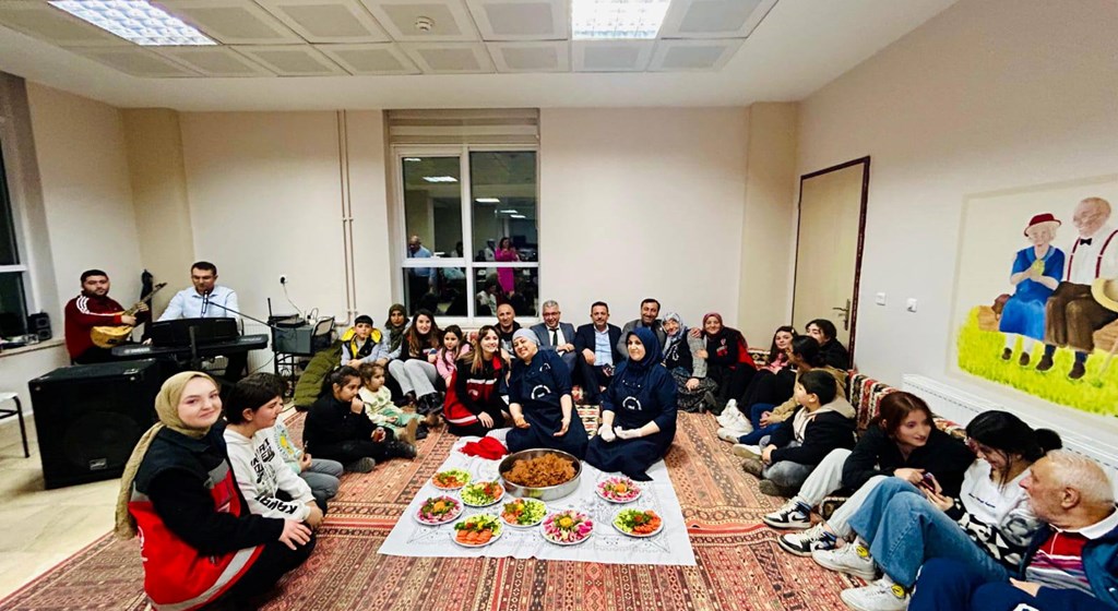 Yapbozun Parçaları Tamamlandı: Kuşaklar Arası Sevgi Dolu Buluşma