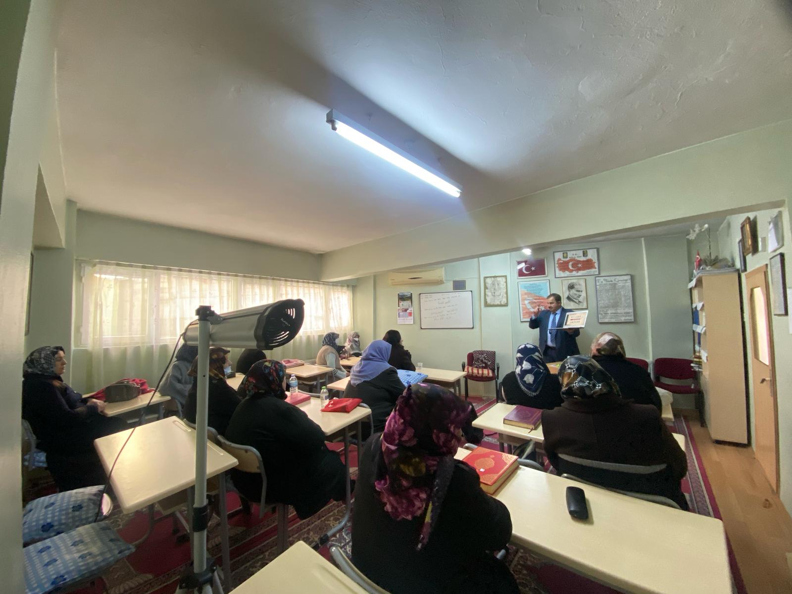 2025 "Aile Yılı" Etkinlikleri Kapsamında ilimiz Tevfikiye Kuran Kursunda annelere ” Tütün ve Madde Bağımlılığı “ konuların da eğitim verildi.