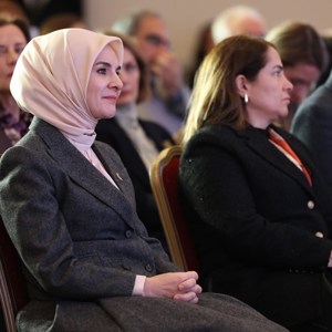 Aile ve Sosyal Hizmetler Bakanımız Göktaş, "Benimle Oynar mısın?" projesinin imza töreninde konuştu - fotoğraf 2