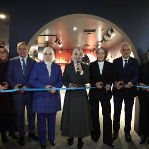 Bakanımız Göktaş "Zamanın İzlerinde Sanata Yolculuk" sergisinin açılışına katıldı - fotoğraf 4