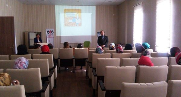 Çorum'da Aile Eğitim Programı kapsamında 128 kişiye "Aile İçi İletişim" ve "İktisat" eğitimi verildi.
