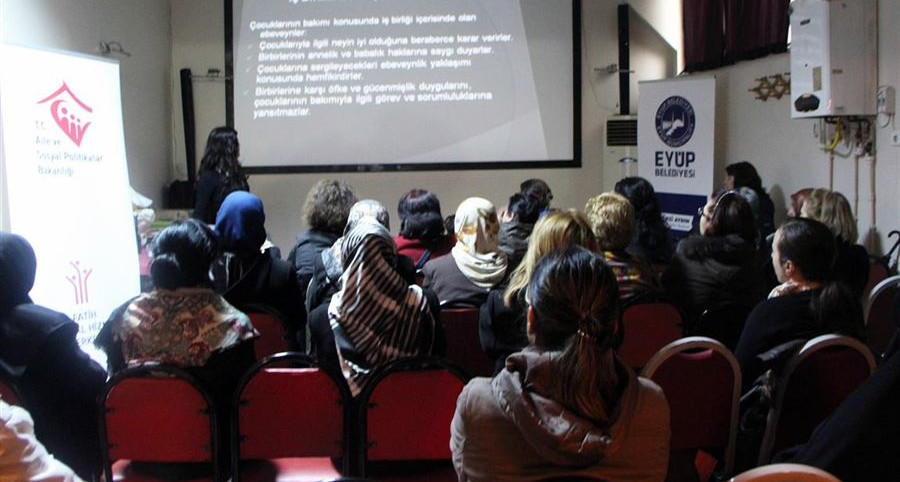 İstanbul’da Aile Eğitimi Programı kapsamında 48 kişiye "Etkili ve Yetkin Ebeveynlik" konulu eğitim verildi.