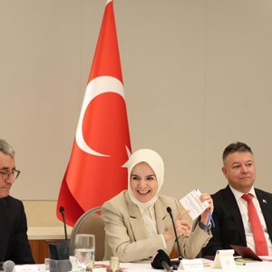 Bakanımız Göktaş: "Türkiye olarak iş hayatında güçlendiren politikalarla kadınları desteklemeye gayret ediyoruz" - fotoğraf 4