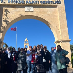 Çanakkale, Bursa ve Eskişehir gezi programına katılan kıymetli şehit annelerimiz, anlamlı gezi programını tamamladı. - fotoğraf 2