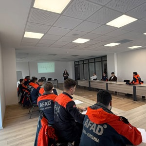  Erzincan AFAD Arama ve Kurtarma Teknisyenlerine yönelik “Psikolojik Sağlamlık, Öfke ve Stres Yönetimi, İkincil Travma ve Tükenmişlik” konularında eğitim gerçekleştirilmiştir. - fotoğraf 1