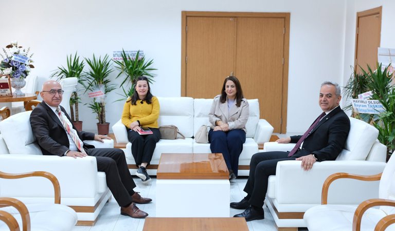 Vakıflar Bölge Müdürü Sayın Adem BACANLI ve beraberindeki heyet, İl Müdürümüz Sayın Ömer Faruk ERGÜN’ü makamında ziyaret etti.