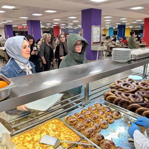 Aile ve Sosyal Hizmetler Bakanımız Göktaş, KYK yurdundaki kız öğrencilerle sahur yaptı - fotoğraf 2