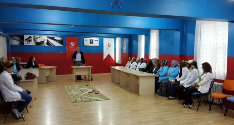 Erzurum'da bakıcı annelere Aile Eğitim Programı kapsamında eğitim verildi.