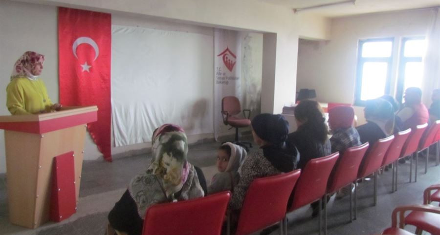 Rize'de evde bakım hizmeti veren engelli ve yaşlı yakınlarına eğitim verildi.