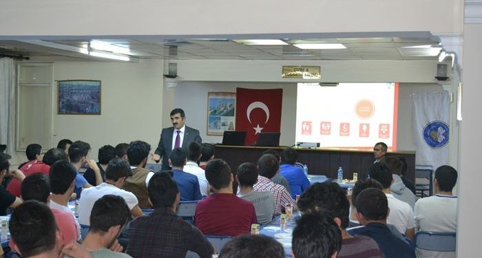Erzurum'da üniversite öğrencilerine "Aile İçi İletişim" semineri düzenlendi.