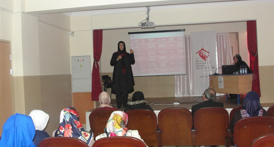 Kütahya Simav'da Aile Eğitim Programı ve Evlilik Öncesi Programı dahilinde 430 kişiye eğitim verildi.