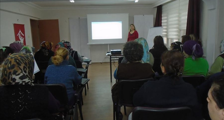 Edirne'de Aile Eğitim Programı kapsamında "Okul ve Aile", "Sağlıklı Yaşam" eğitimi verildi.