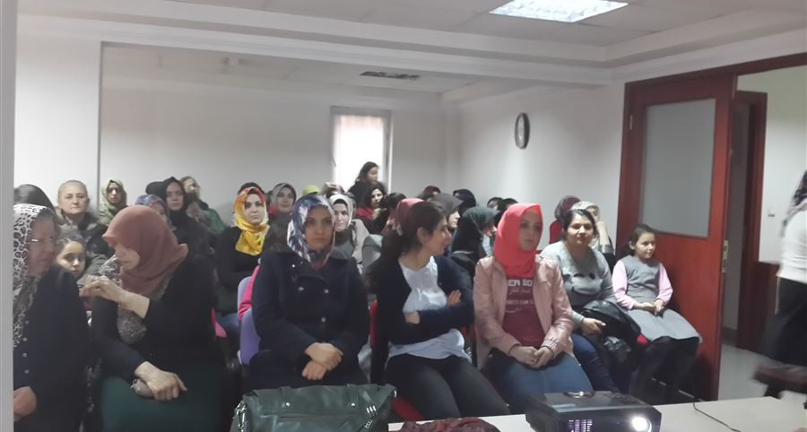 Ankara’da Aile Eğitim Programı (AEP) kapsamında “Aile ve İnternet” eğitimi verildi.