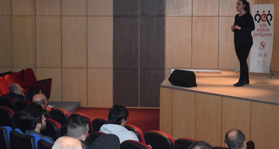 Edirne’de Aile Eğitim Programı (AEP) kapsamında “Aile İçi İletişim” eğitimi verildi.