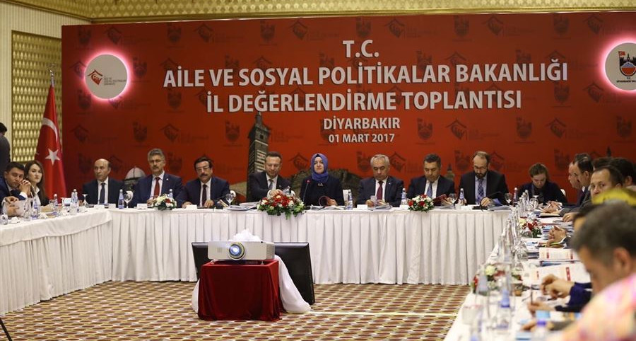 ''Mobil Sosyal Hizmet Merkezi Projesi'ni Diyarbakır'dan başlatacağız''